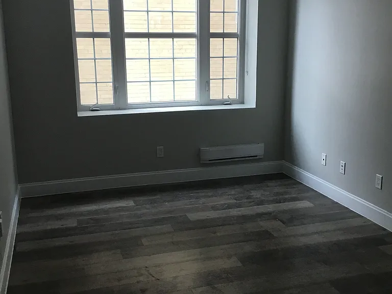 304 Simcoe St S #102 — Photo 2