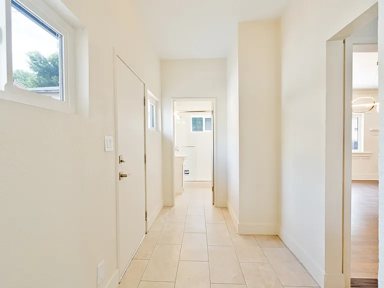 2214 Thomas St — Photo 20