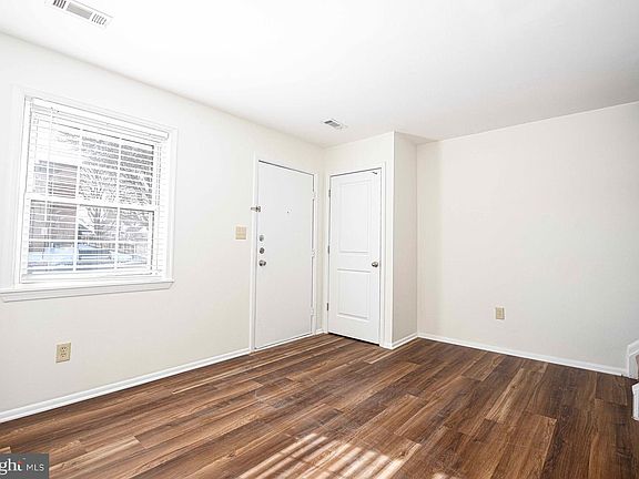 3rd image of 311 Wright St Unit 7