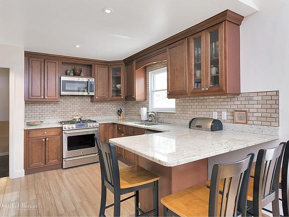 3rd image of 1355 Lynn Ct
