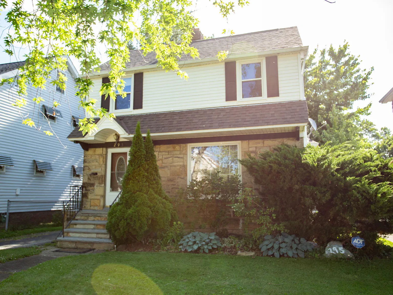 2 bed, 1005 sqft, $1,240 — Photo 2