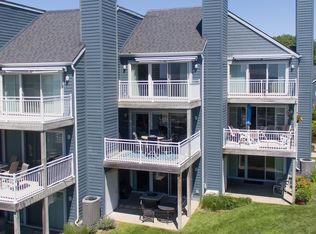 215 N Shore Dr APT 10, South Haven, MI 49090