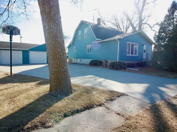 208 2nd St, Great Bend, ND 58075