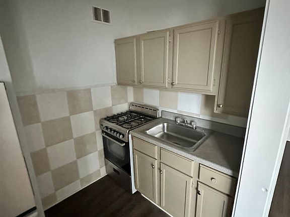 4th image of 5301 N Ashland Ave APT 305