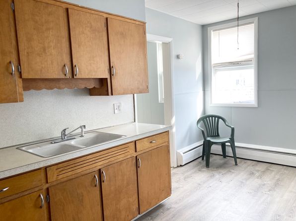 82 Corner W Division St #1