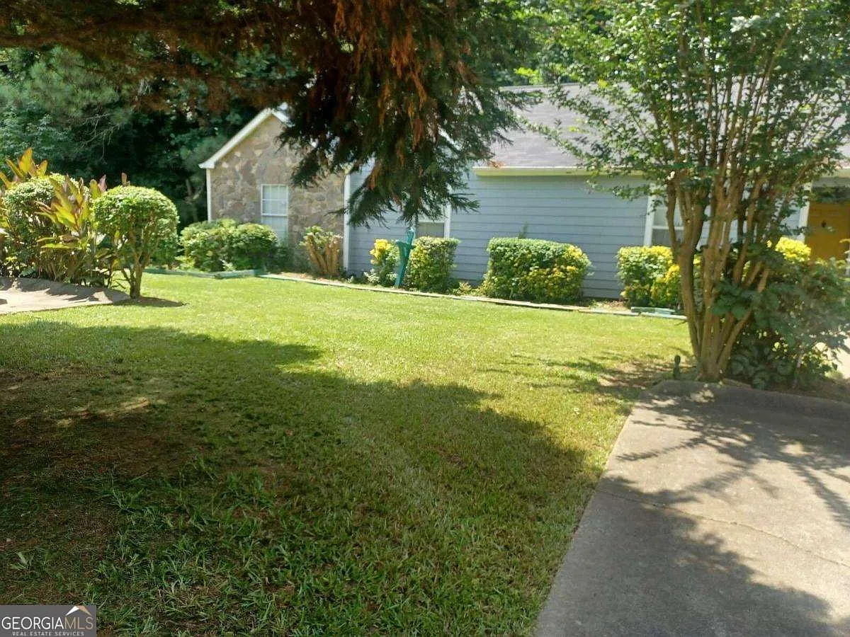 3 bed, 2.0 bath, 1208 sqft, $1,600 — Photo 1