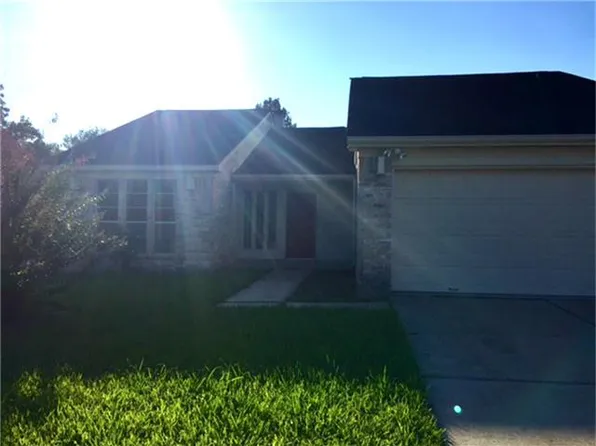 821 Willow Creek Dr, La Porte, TX 77571