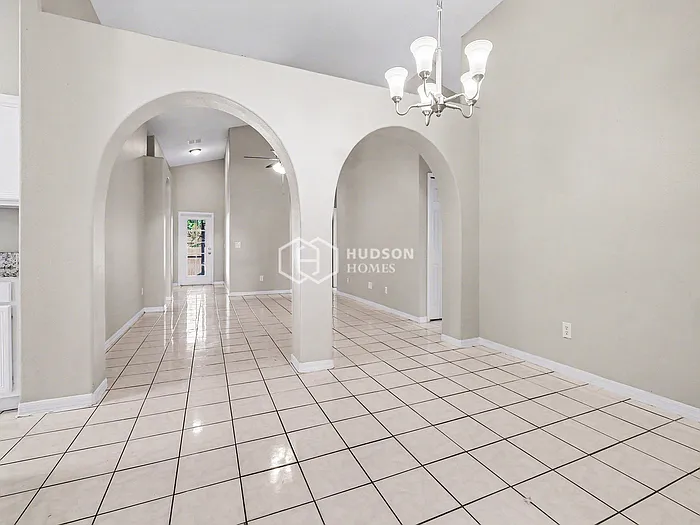 1555 Indian Oaks Trl — Photo 8