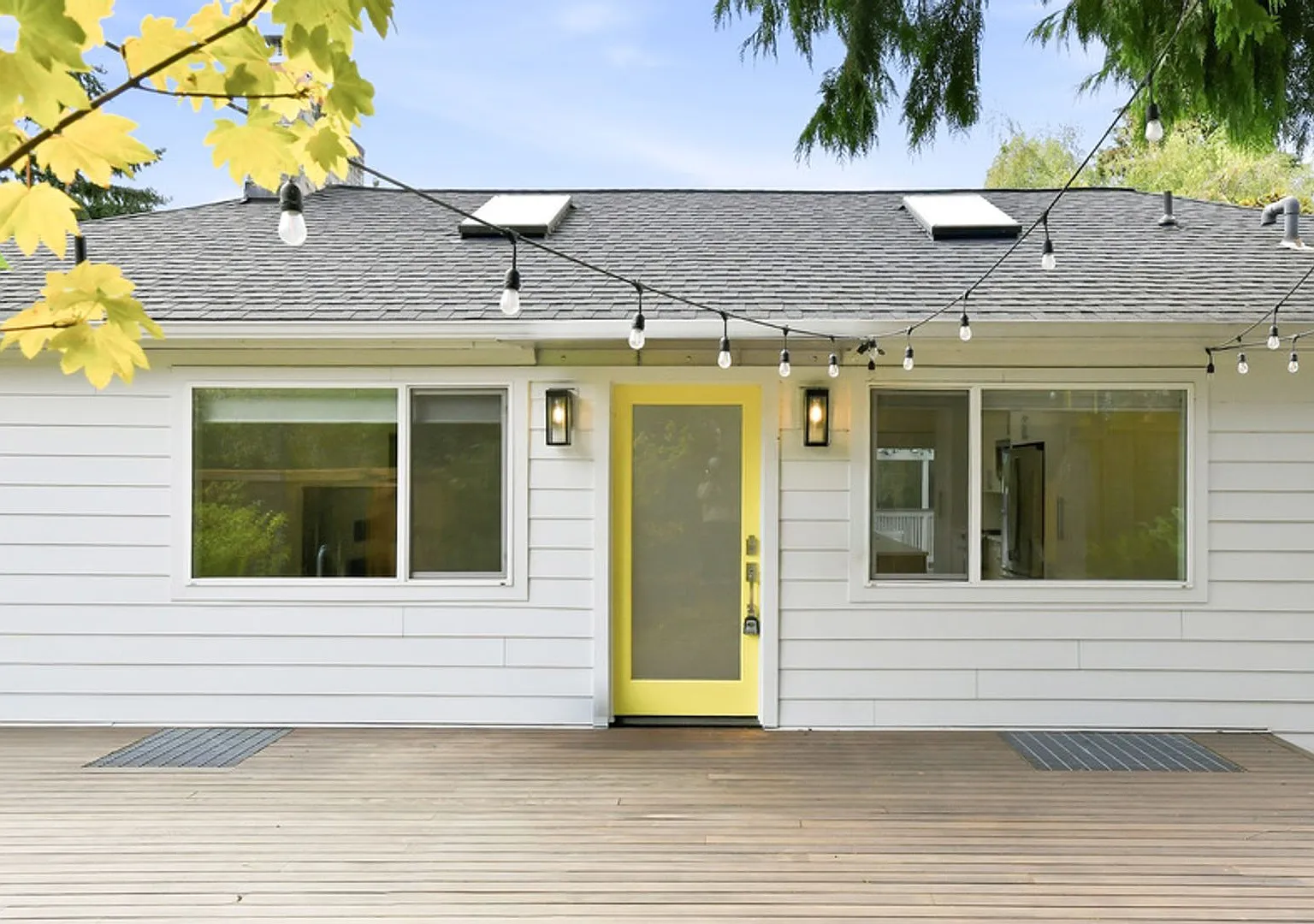 Prime Wallingford location 4 bed, 3 bath with updates. — Photo 1