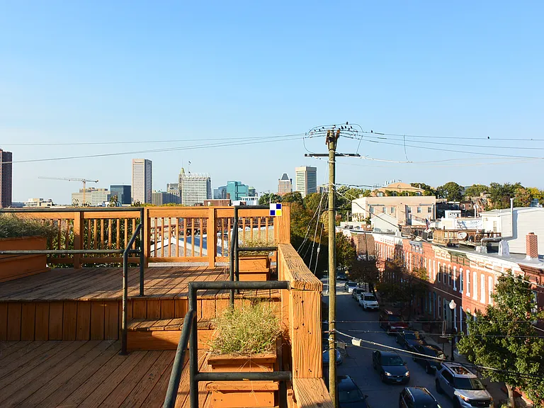 319 E Cross St — Photo 34