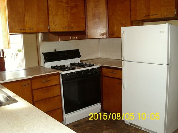 4th image of 1860 Yew Ave NE