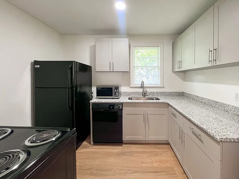 1122-1124 NW 4th Ave — Photo 6