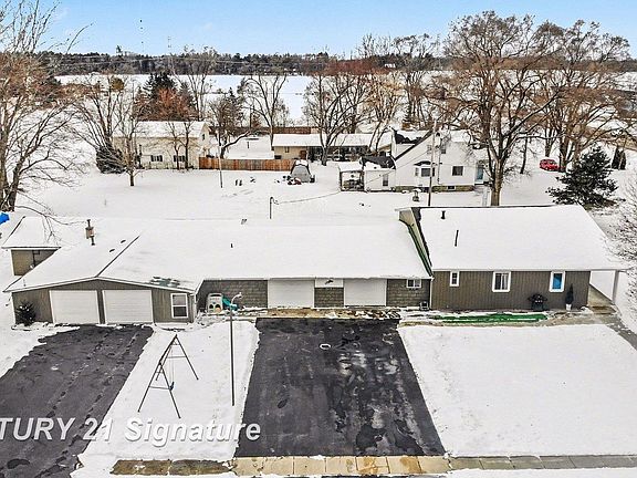 3rd image of 14815 Gratiot Rd