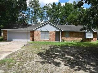 110 Wood Manor Ln, Sour Lake, TX 77659