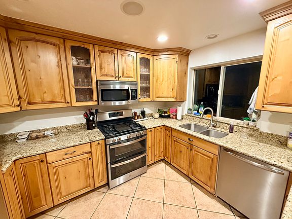 5th image of 7878 N Summer Hill Dr