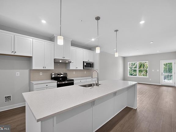 4th image of 5234 Helton Dr
