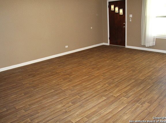 3rd image of 522 Wright Ave