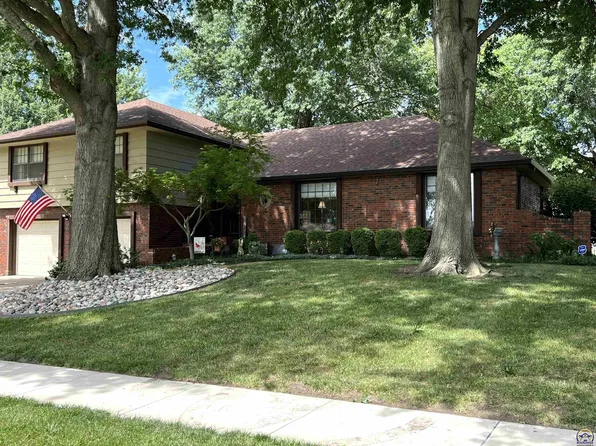2737 SW Osborn Rd, Topeka, KS 66614
