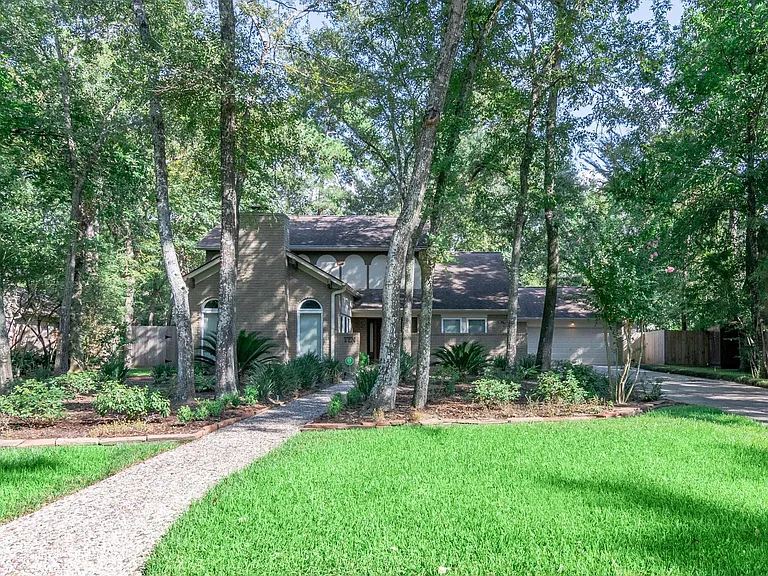 10 Coralvine Ct — Photo 2