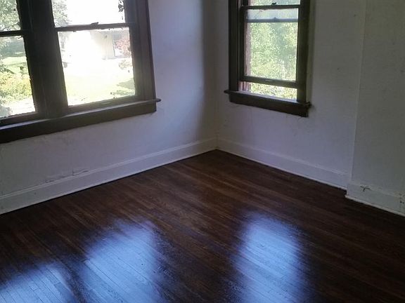 4th image of 491 Wyandotte Ave