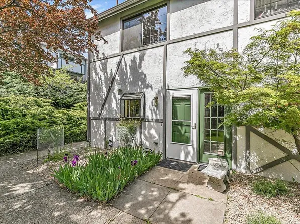 495 Chestnut St APT 16, Ashland, OR 97520