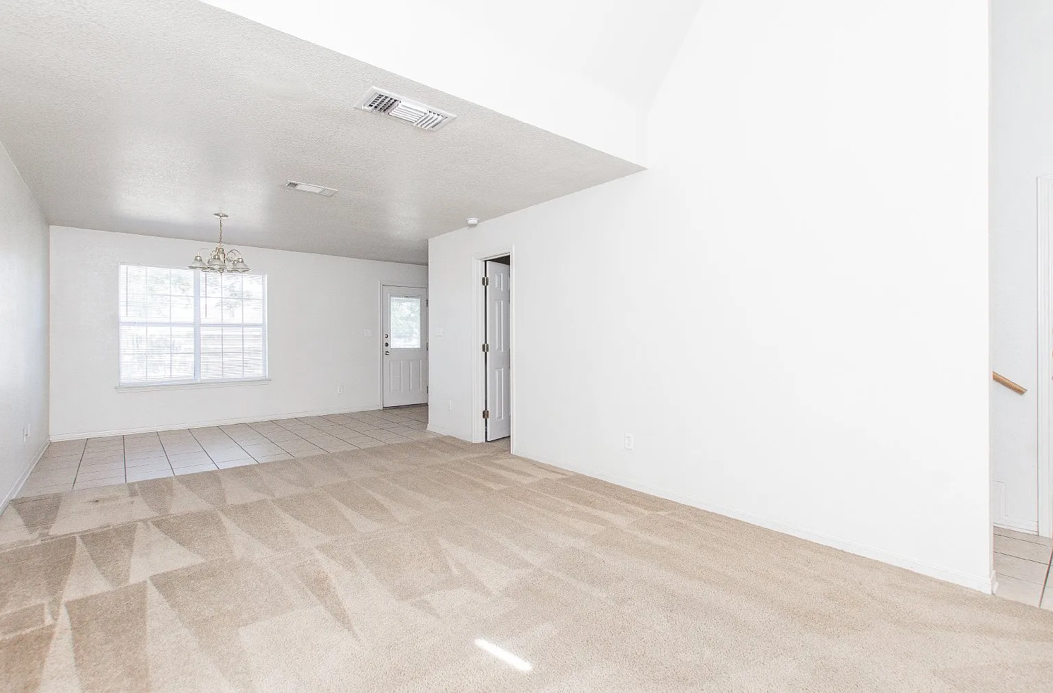 2 bed, 2.5 bath, 1084 sqft, $1,050 — Photo 2