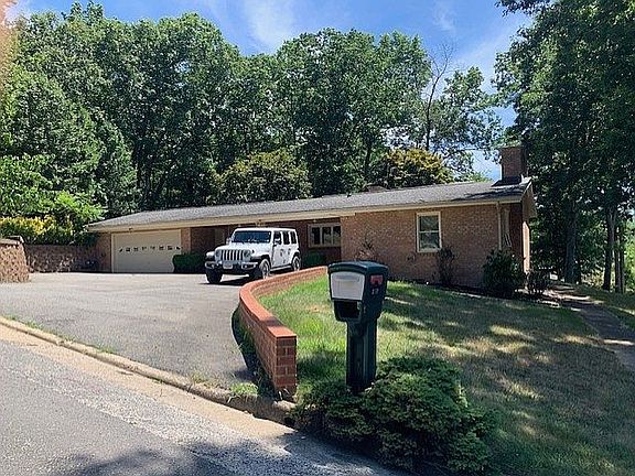2nd image of 2375 Hickory Ave