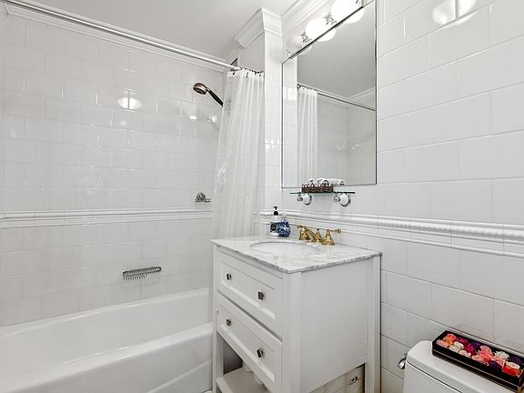 5th image of 225 E 93rd St APT 10J