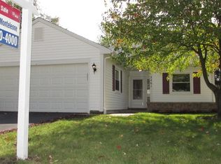 2461 Hedge Row Dr, Aurora, IL 60502