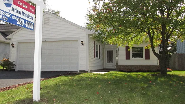 2461 Hedge Row Dr photo 1