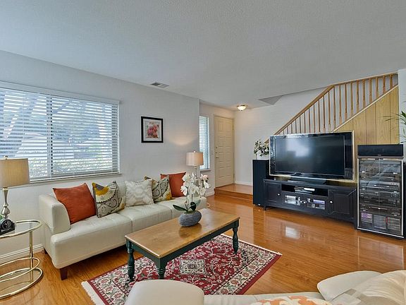 5th image of 636 Easton Dr