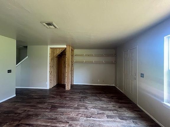 5th image of 1400 N Perkins Rd