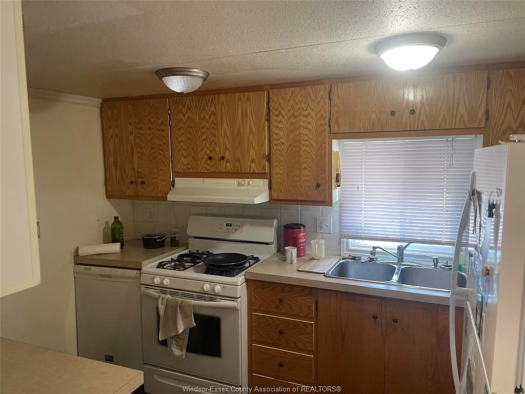 2 bed, $149,900 — Photo 4