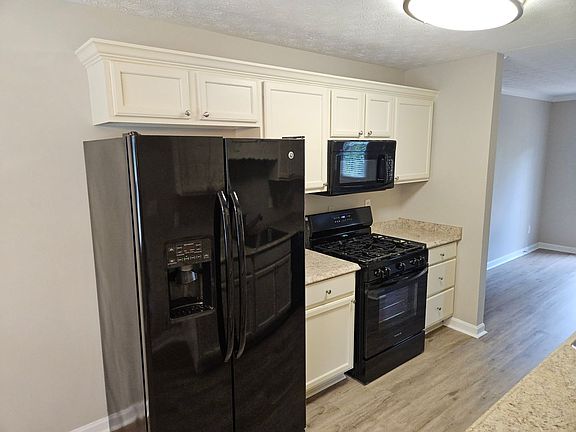 2nd image of 1006 Westfield Trce SE