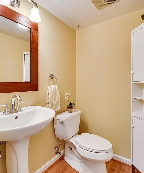 2210 Glencourse Ln — Photo 1