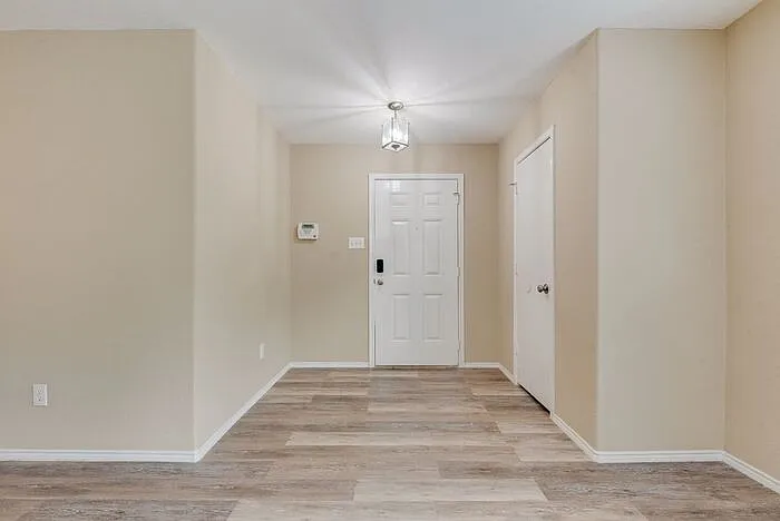 5 bed, 3.5 bath, 2376 sqft, $2,750 — Photo 3