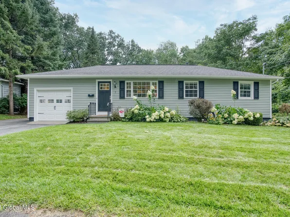 7 Swiss Court, Colonie, NY 12205