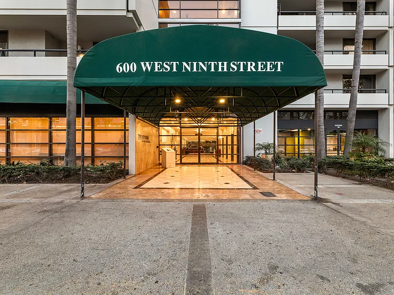 600 W 9th St #115 — Photo 49