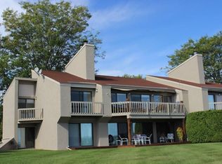 1012 Marina Bluff Dr, Charlevoix, MI 49720