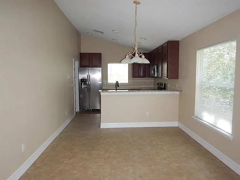453 W Desoto St — Photo 5