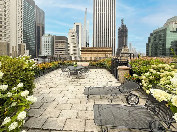 480 Park Avenue image 20 of 21