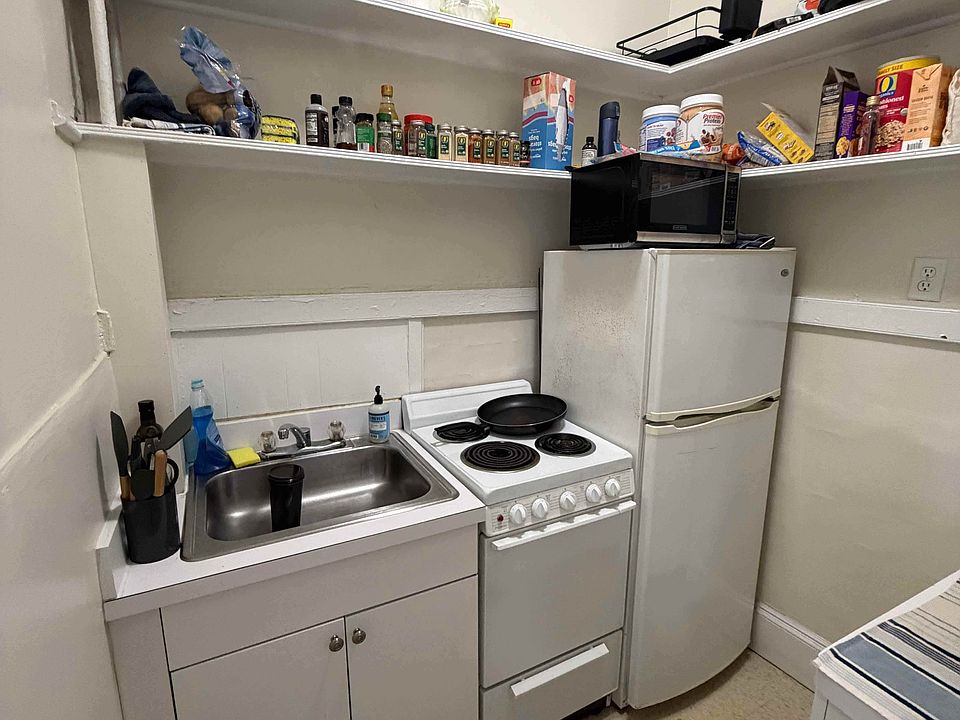 2nd image of 1332 Commonwealth Ave #1