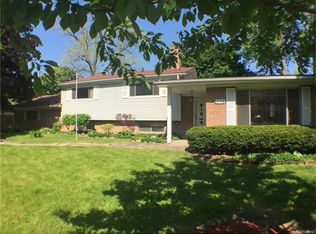 2709 Pine Heights Dr, West Bloomfield, MI