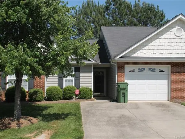 220 Edinburgh Ct, Mount Holly, NC 28120