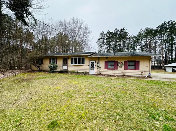 2483 S Sullivan Rd, Ravenna, MI 49451