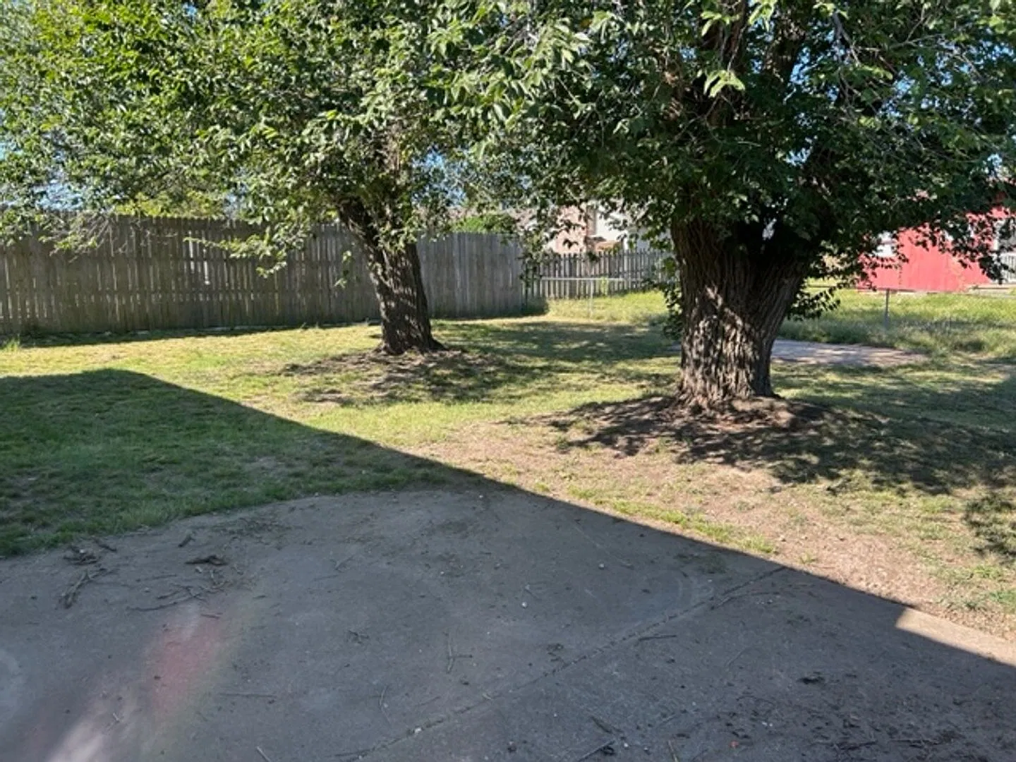 Great Location! 3 Bedroom 1 Bath In S Joplin-$1150 Rent-$1150 Deposit — Photo 2