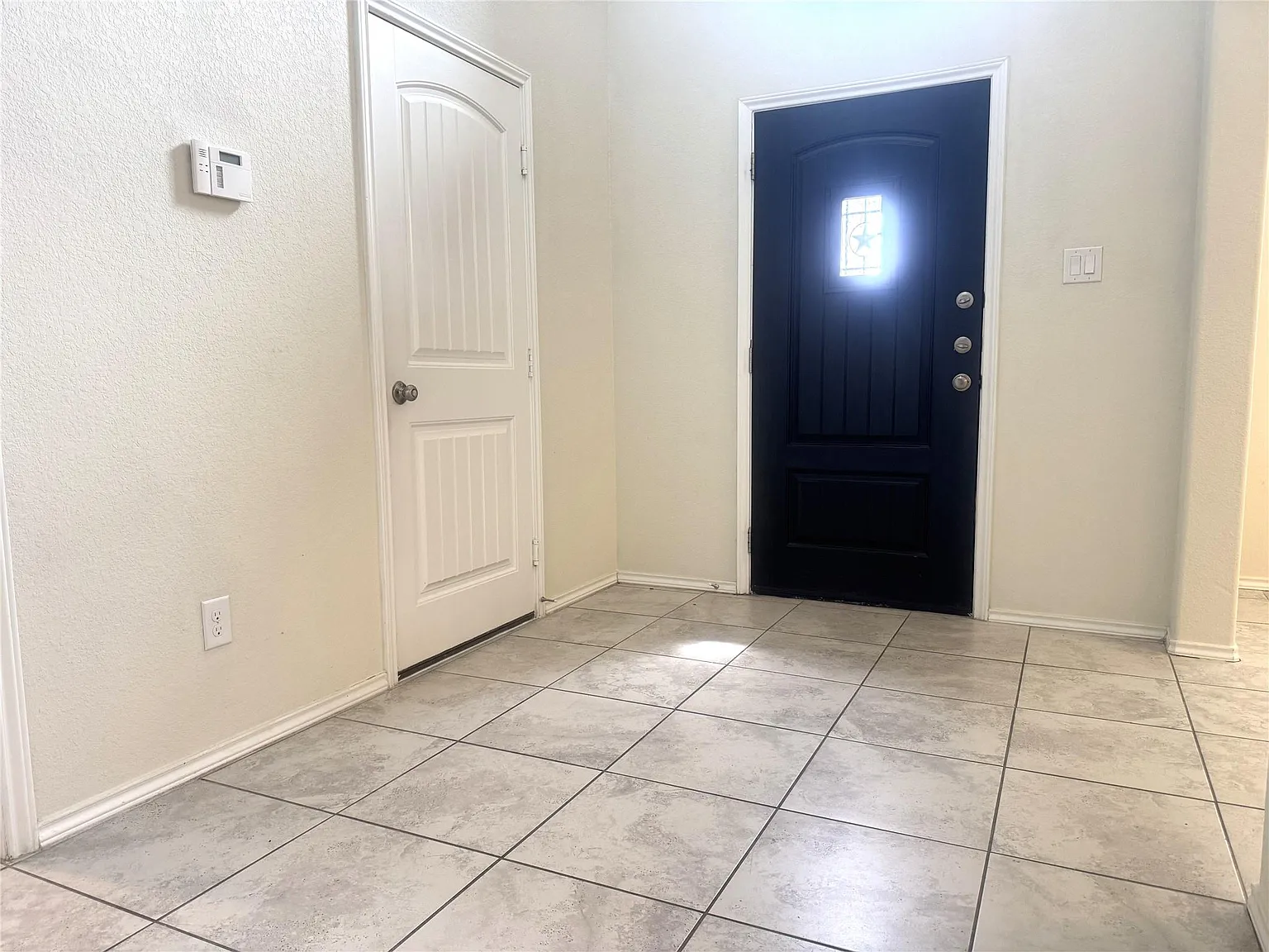 4 bed, 2.5 bath, 2256 sqft, $2,300 — Photo 4