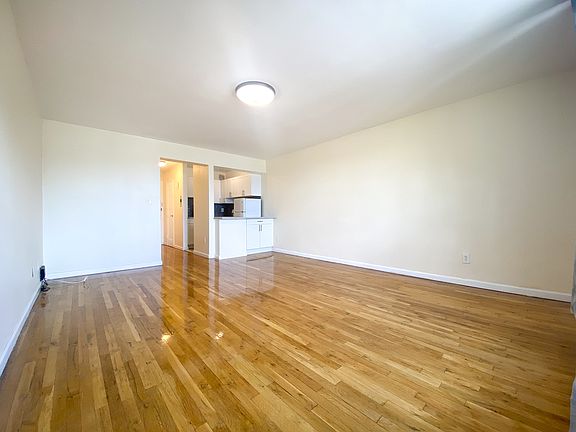 5th image of 25-34 Crescent St #5L