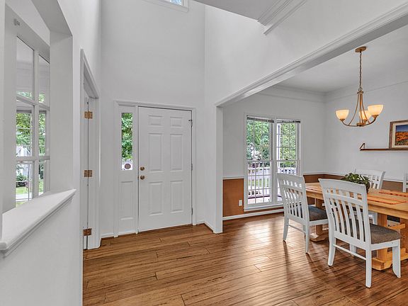 5th image of 2513 Myrtle Ln