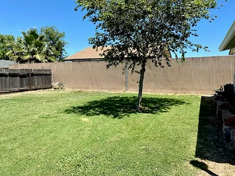 686 E 9th St — Photo 2
